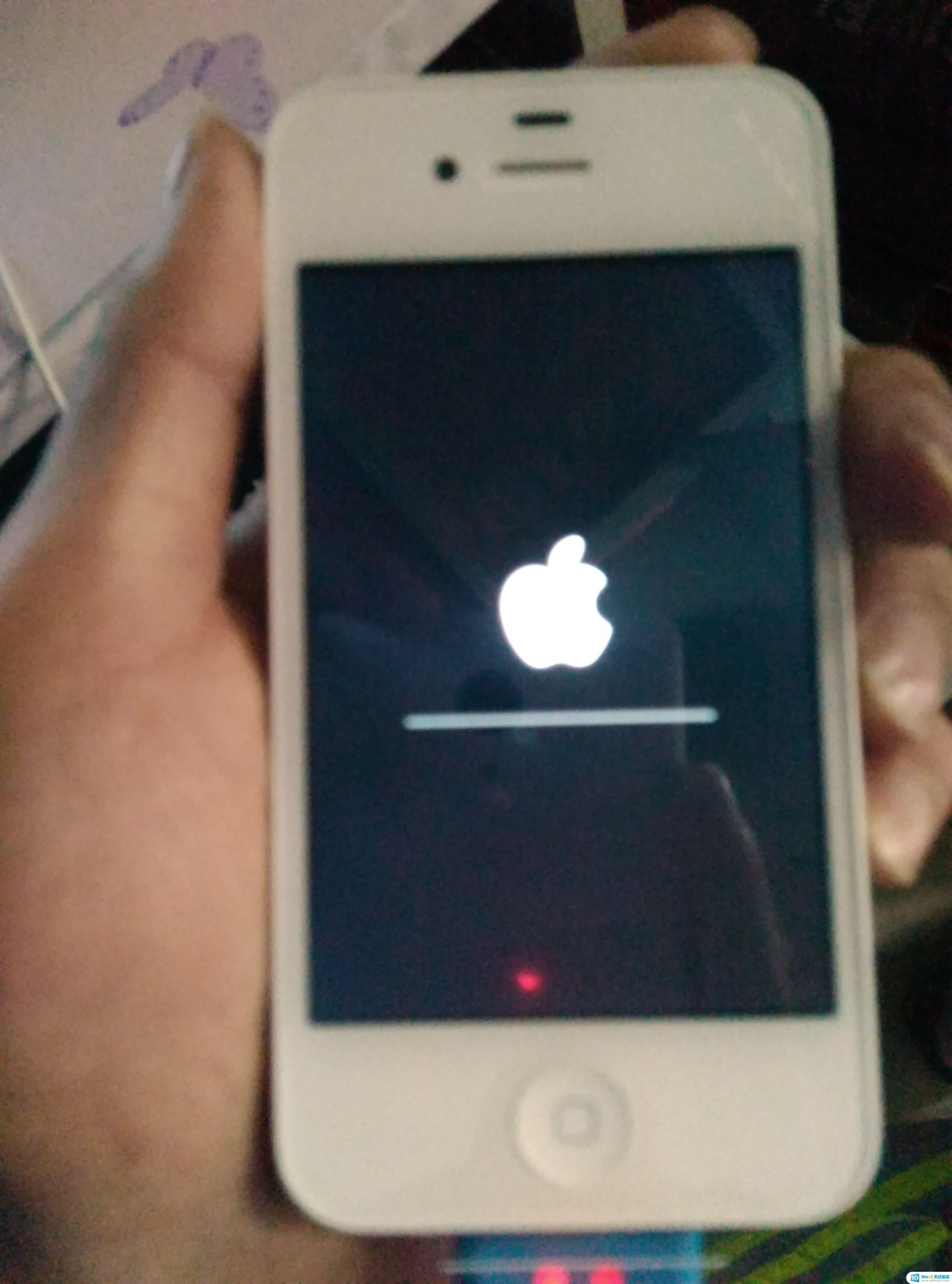 苹果开机显示白苹果然后黑屏 苹果开机白屏黑屏闪退怎么办