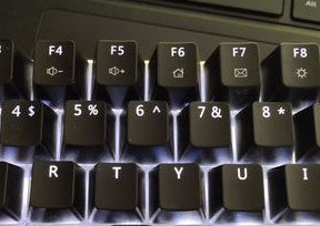 键盘上面的灯怎么关 笔记本电脑键盘灯怎么关掉？