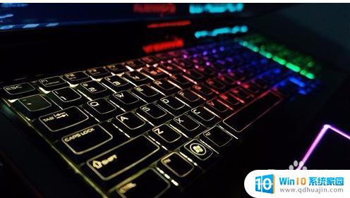 键盘哪个键亮灯 笔记本电脑怎么打开键盘灯