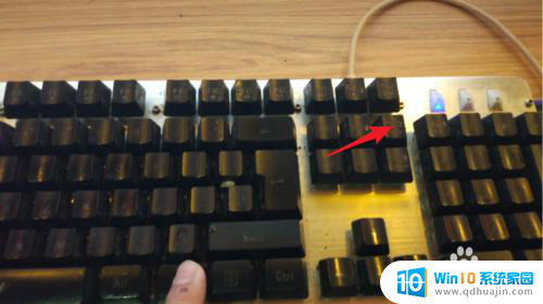 怎么调电脑键盘灯光 机械键盘灯光切换方法
