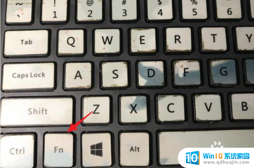戴尔电脑键盘发光 戴尔笔记本键盘灯怎么开启